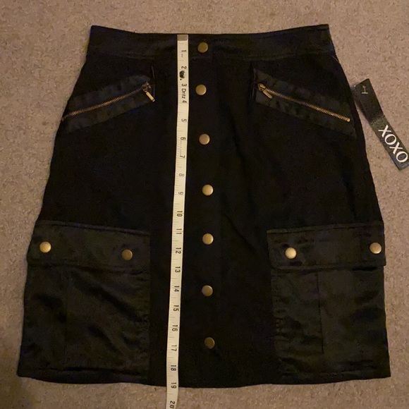 XOXO black snap button skirt. Size small. New+tags! - Picture 4 of 8